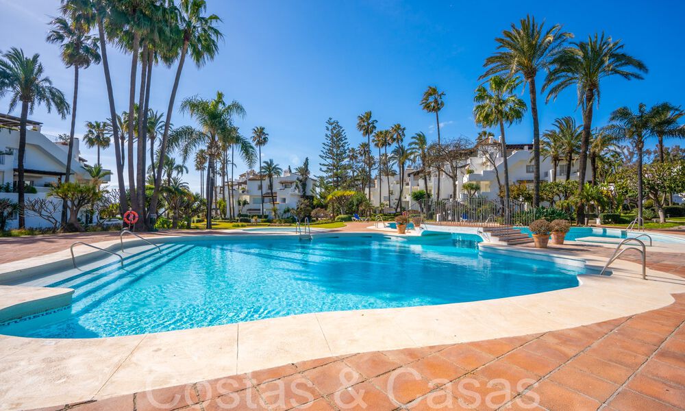 Penthouse te koop in een begeerd strandcomplex op de New Golden Mile tussen Marbella en Estepona 70710