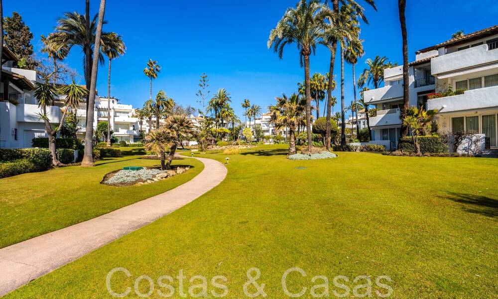 Penthouse te koop in een begeerd strandcomplex op de New Golden Mile tussen Marbella en Estepona 70718