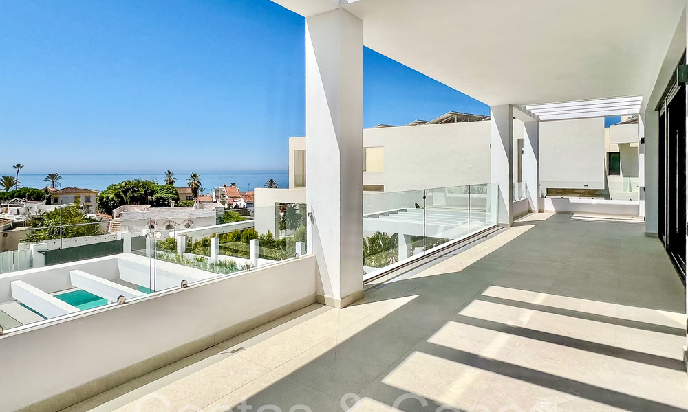 Eigentijdse nieuwbouwvilla te koop in Elviria, een begeerde strandwijk ten oosten van Marbella centrum 70603