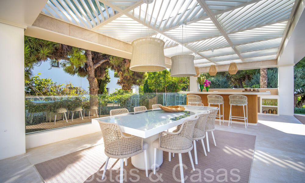 Moderne luxevilla te koop in een gated urbanisatie op Marbella’s Golden Mile 70738