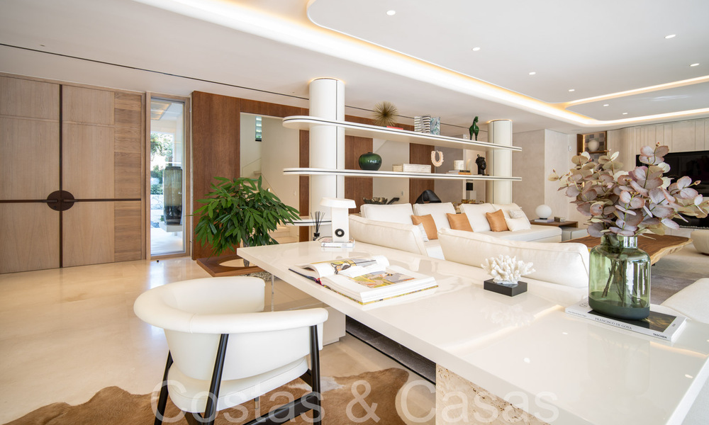 Moderne luxevilla te koop in een gated urbanisatie op Marbella’s Golden Mile 70750