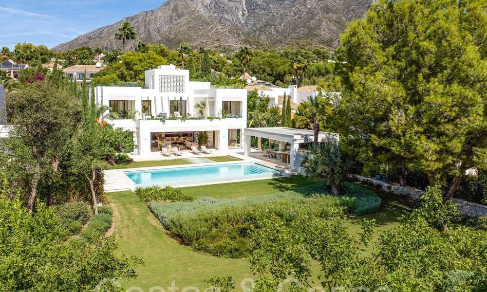 Moderne luxevilla te koop in een gated urbanisatie op Marbella’s Golden Mile 70769