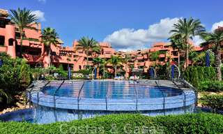 Luxueus begane grond appartement te koop in een vijfsterren strandcomplex op de New Golden Mile tussen Marbella en Estepona 71408 