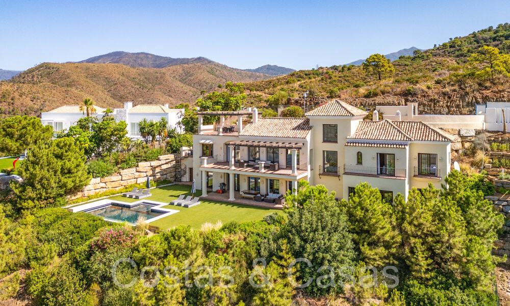 Tijdloze Spaanse luxevilla met panoramisch zeezicht te koop in een beveiligde urbanisatie van Marbella - Benahavis 71567