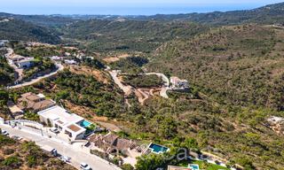 Tijdloze Spaanse luxevilla met panoramisch zeezicht te koop in een beveiligde urbanisatie van Marbella - Benahavis 71568 