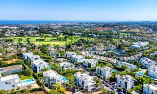 Superieure nieuwbouwvilla met moderne architectuur te koop in een gated community in Nueva Andalucia, Marbella 71682 