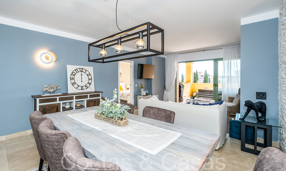 Prachtig Mediterraan appartement te koop in een vijfsterren golfresort op de New Golden Mile in Benahavis - Marbella 71625