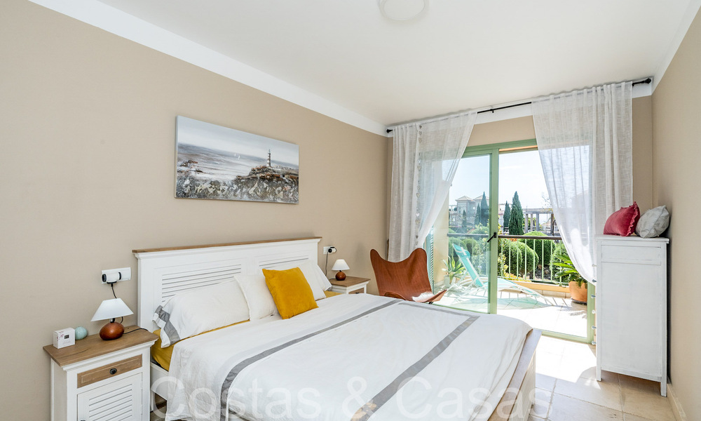 Prachtig Mediterraan appartement te koop in een vijfsterren golfresort op de New Golden Mile in Benahavis - Marbella 71644