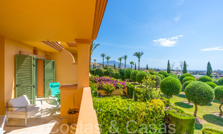 Prachtig Mediterraan appartement te koop in een vijfsterren golfresort op de New Golden Mile in Benahavis - Marbella 71649 