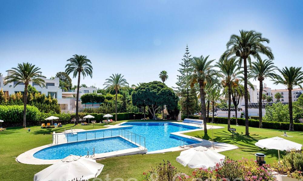 Tuinappartement met 3 slaapkamers te koop op loopafstand van Puerto Banus, Marbella 71808