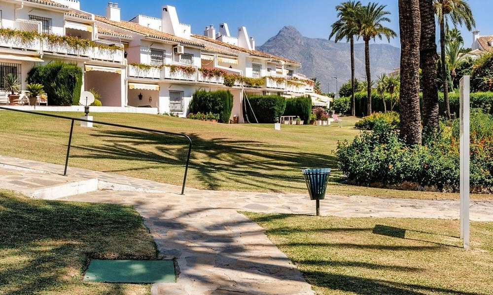 Tuinappartement met 3 slaapkamers te koop op loopafstand van Puerto Banus, Marbella 71809