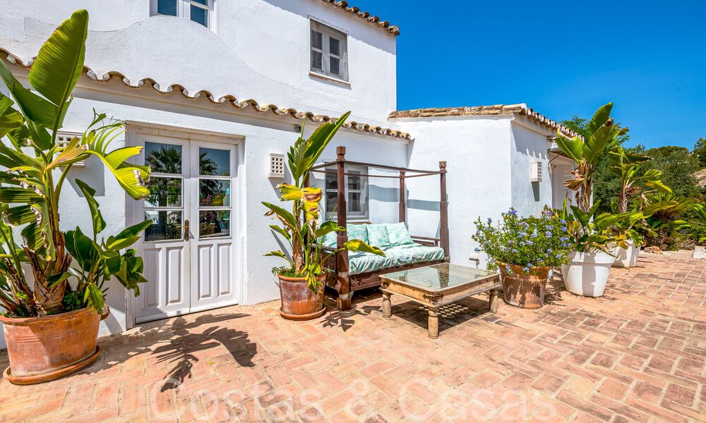 Charmante, traditionele villa te koop met gastenverblijf en tennisbaan, dicht bij het strand in Benahavis - Marbella 71915