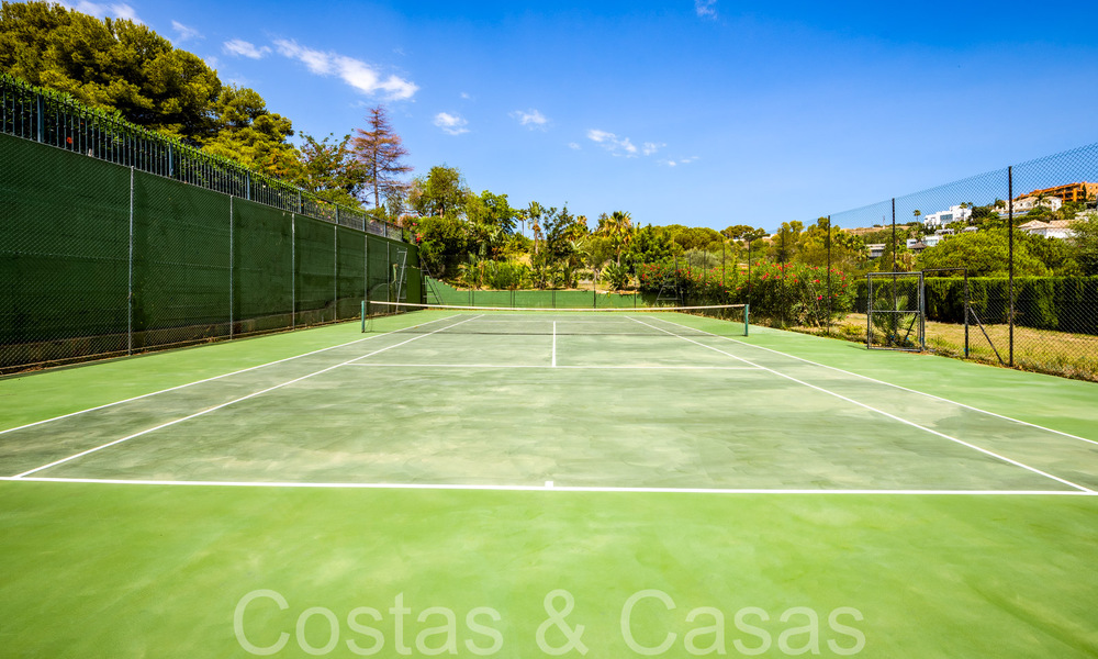 Charmante, traditionele villa te koop met gastenverblijf en tennisbaan, dicht bij het strand in Benahavis - Marbella 71917