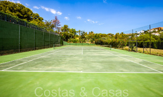 Charmante, traditionele villa te koop met gastenverblijf en tennisbaan, dicht bij het strand in Benahavis - Marbella 71917 