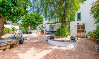 Charmante, traditionele villa te koop met gastenverblijf en tennisbaan, dicht bij het strand in Benahavis - Marbella 71922 