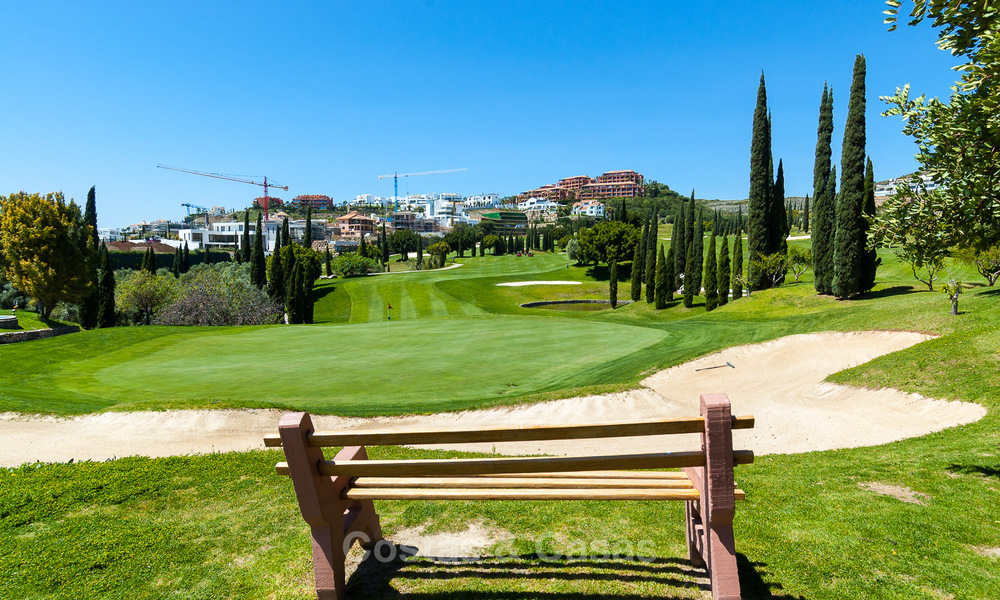 Modern golf appartement te koop in het prestigieuze 5* Los Flamingos Golf Resort op de New Golden Mile, Marbella - Benahavís 71735