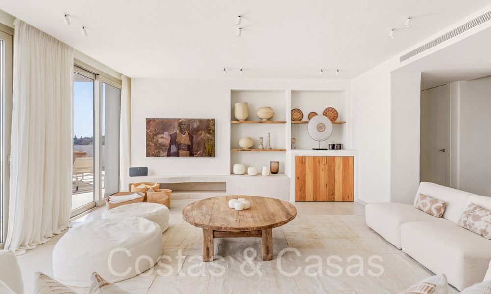 Sfeervol hedendaags Mediterraan luxe penthouse te koop met onbelemmerd panoramisch uitzicht in Nueva Andalucia, Marbella 71937