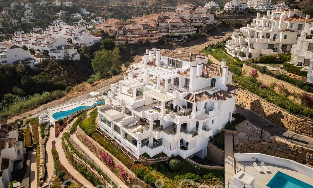 Sfeervol hedendaags Mediterraan luxe penthouse te koop met onbelemmerd panoramisch uitzicht in Nueva Andalucia, Marbella 71987