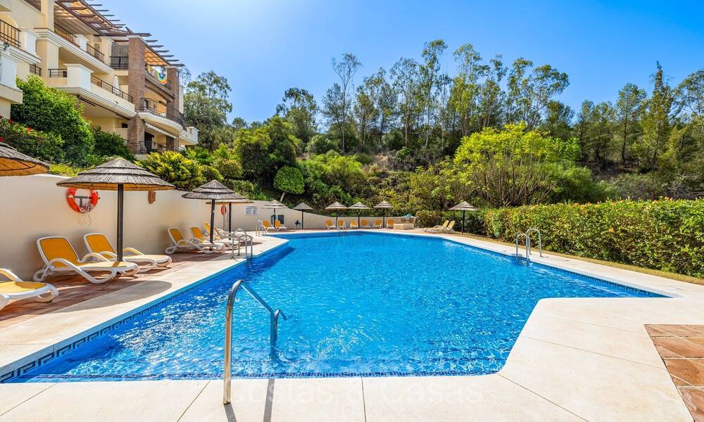 Instapklaar, ruim 3-slaapkamer appartement te koop omgeven door golfbanen in Benahavis - Marbella 72133