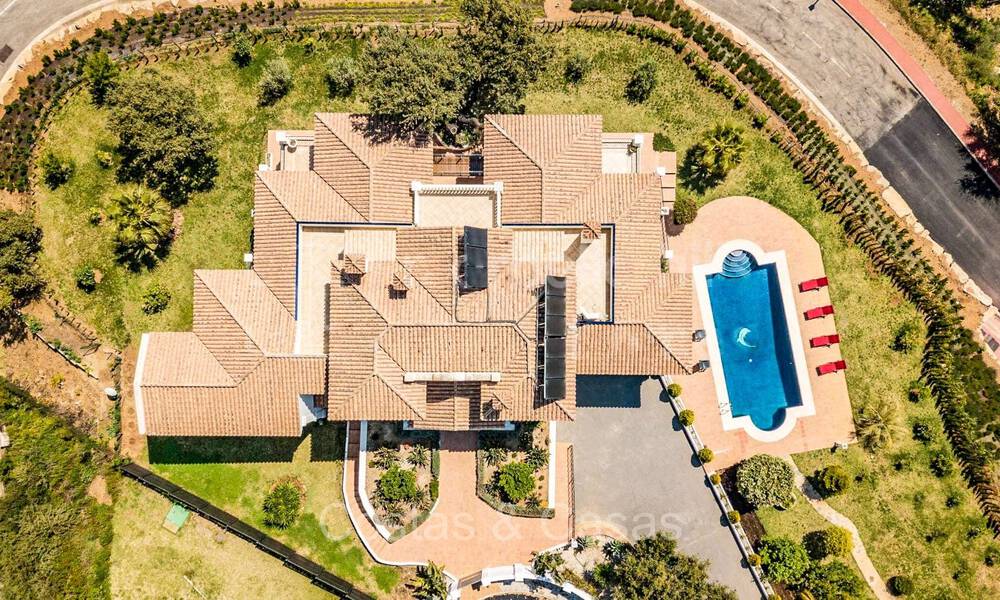 Majestueuze villa in Mediterrane stijl te koop, met zeezicht, in een natuurlijke omgeving ten oosten van Marbella centrum 72180