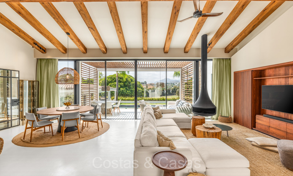 Stijlvol gerenoveerde luxevilla te koop, grenzend aan de golfbaan in Nueva Andalucia, Marbella 72320