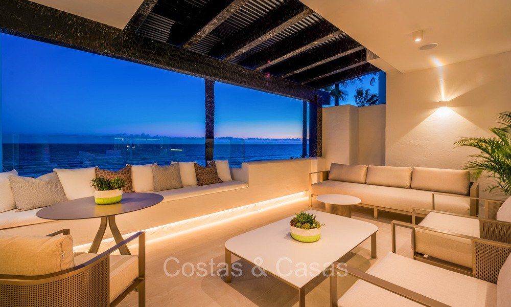 Prestigieus penthouse met frontaal zeezicht te koop, eerstelijnsstrand in Puente Romano, Golden Mile, Marbella 72343