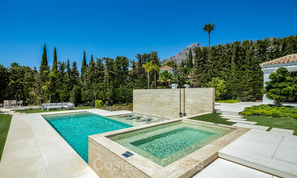 Statige luxevilla met een modere Mediterrane architectuur te koop in de prestigieuze villawijk Sierra Blanca in Marbella 72429