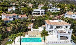 Statige luxevilla met een modere Mediterrane architectuur te koop in de prestigieuze villawijk Sierra Blanca in Marbella 72437 