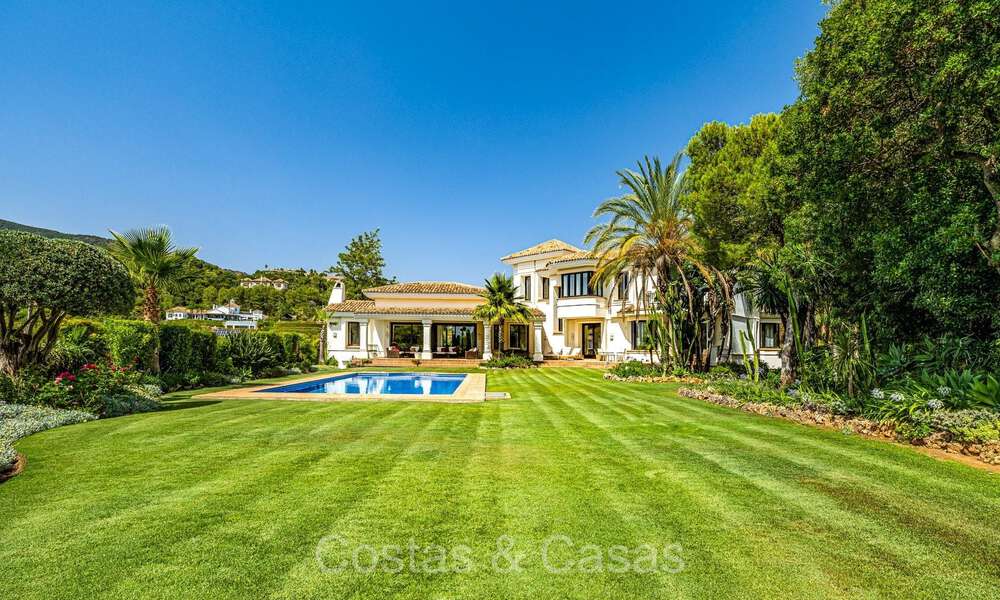 Prestigieuze, Spaanse luxevilla te koop grenzend aan de golfbaan in het hoogstaande La Zagaleta golfresort, Benahavis - Marbella 72470