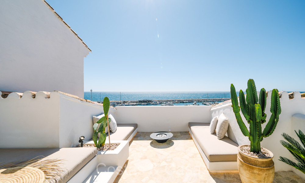 Prachtig gerenoveerd appartement met ruim terras te koop met prachtig uitzicht in de haven van Puerto Banus, Marbella 72597