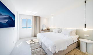 Prachtig gerenoveerd appartement met ruim terras te koop met prachtig uitzicht in de haven van Puerto Banus, Marbella 72602 