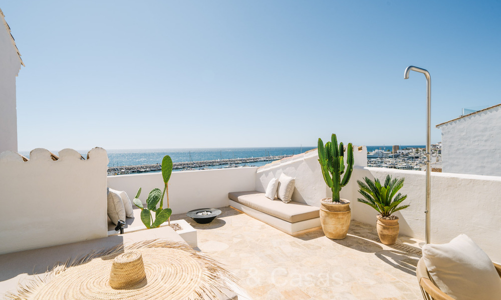 Prachtig gerenoveerd appartement met ruim terras te koop met prachtig uitzicht in de haven van Puerto Banus, Marbella 72606