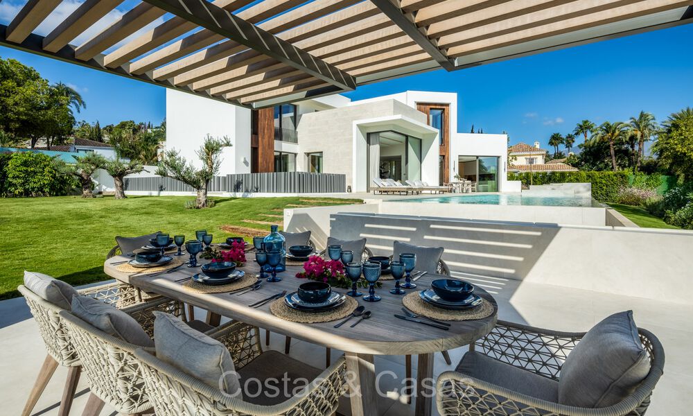 Architectonische boutique villa te koop, eerstelijns Las Brisas golf in Nueva Andalucia, Marbella 72649