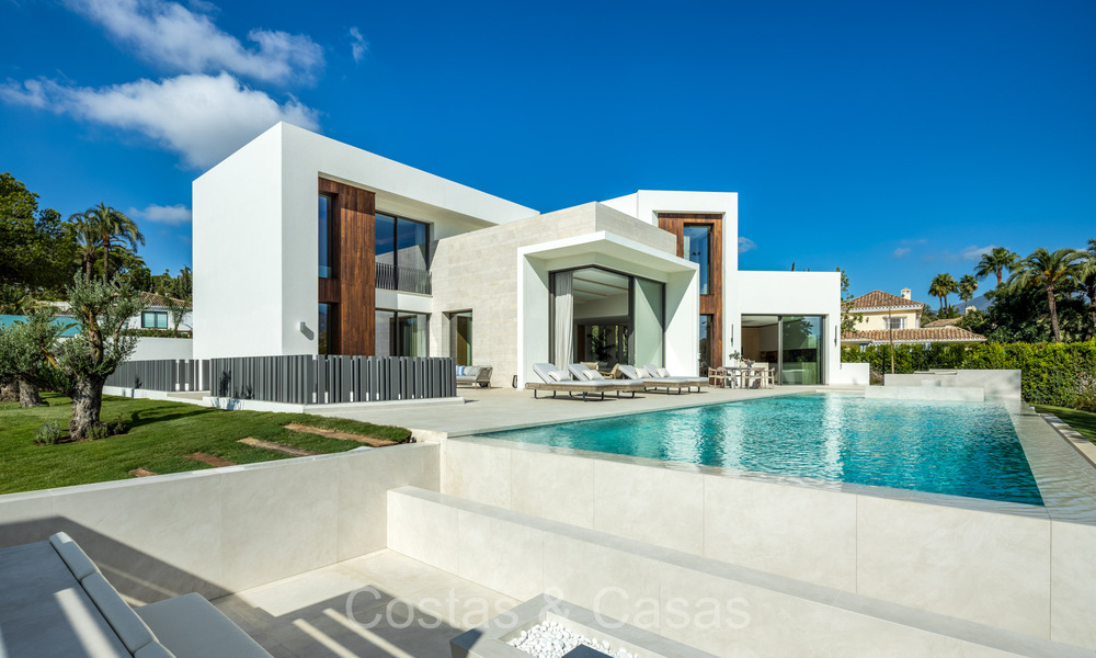 Architectonische boutique villa te koop, eerstelijns Las Brisas golf in Nueva Andalucia, Marbella 72650