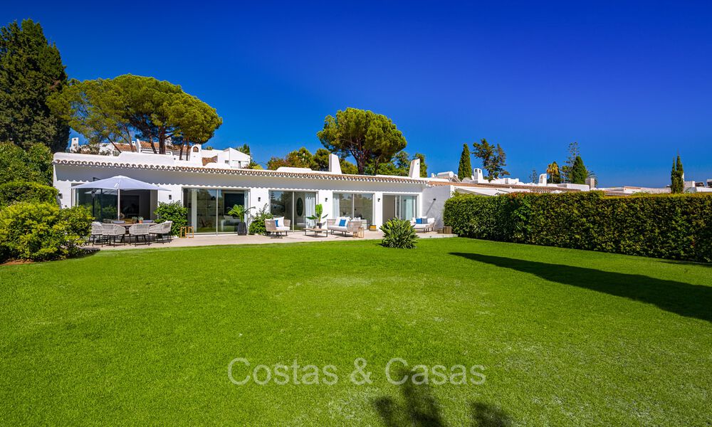 Mediterrane gelijkvloerse villa te koop grenzend aan de Aloha golfbaan in Nueva Andalucia, Marbella 72820