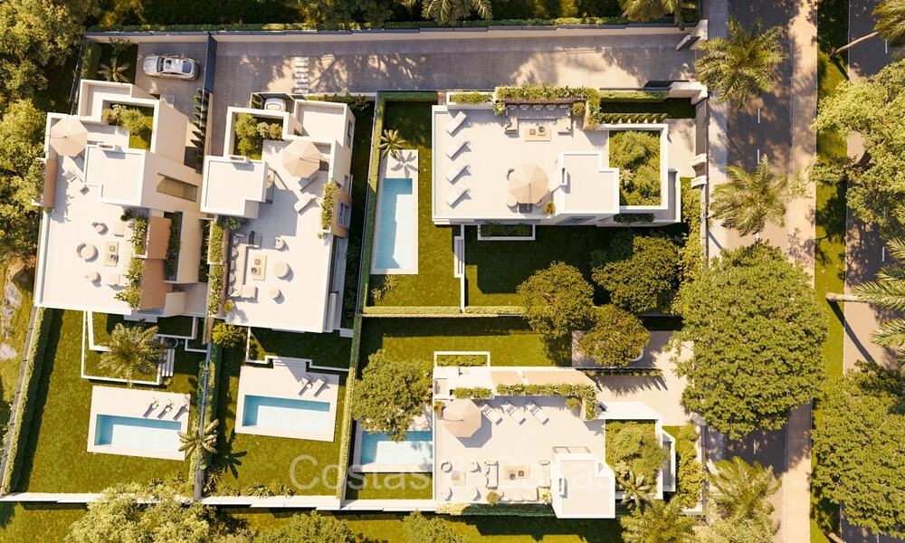 Moderne nieuwebouwvilla’s te koop op enkele meters van het strand ten oosten van Marbella centrum 72700