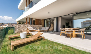 Instapklaar, modern, elegant tuinappartement met privétuin en zeezicht te koop in Oost Marbella 72733 