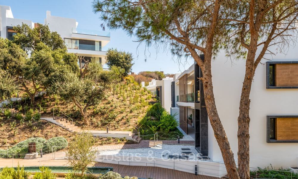 Instapklaar, modern, elegant tuinappartement met privétuin en zeezicht te koop in Oost Marbella 72741