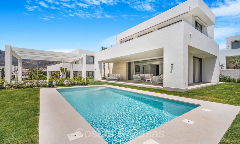 Instapklare, modernistische luxevilla te koop in Oost Marbella 72768