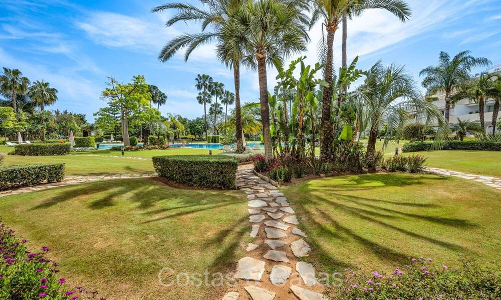 Appartement te koop in een exclusief complex met permanente bewaking in Nueva Andalucia’s golfvallei, Marbella 72795