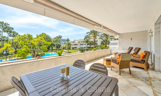 Appartement te koop in een exclusief complex met permanente bewaking in Nueva Andalucia’s golfvallei, Marbella 72796 