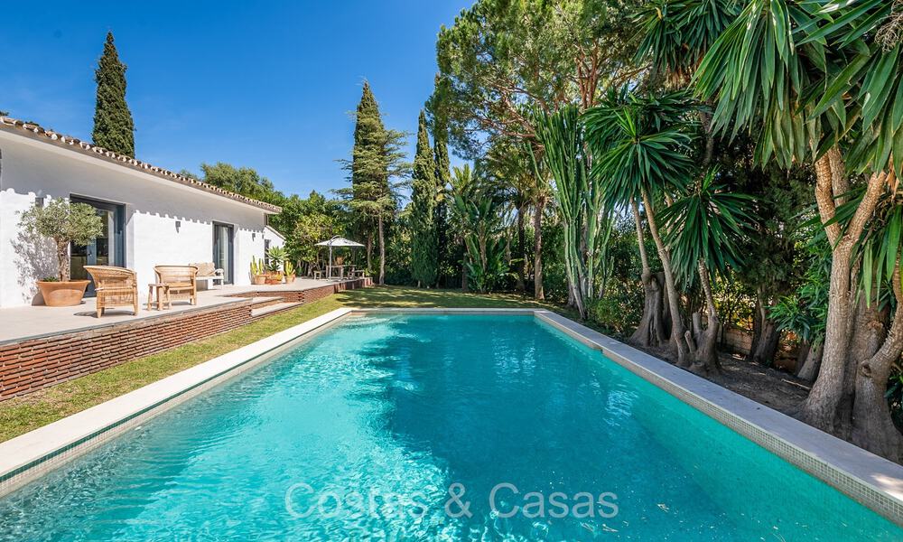 Charmante gelijkvloerse luxevilla te koop in een prestigieuze wijk, in Oost Marbella 73056