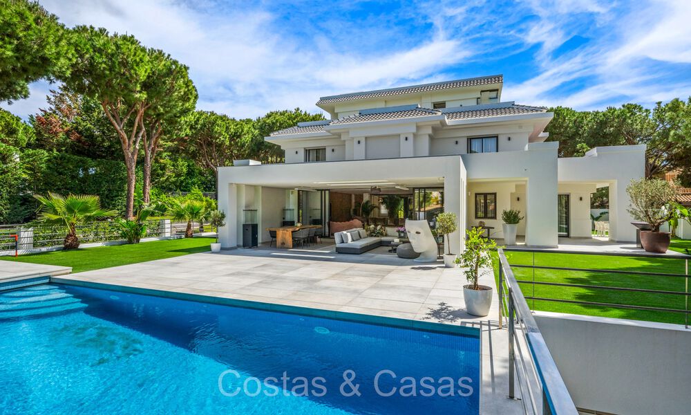 Volledig gerenoveerde villa te koop in prestigieuze wijk dicht bij het strand in Marbella Oost 73059