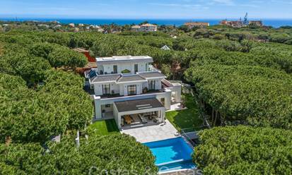 Volledig gerenoveerde villa te koop in prestigieuze wijk dicht bij het strand in Marbella Oost 73061