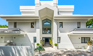 Volledig gerenoveerde villa te koop in prestigieuze wijk dicht bij het strand in Marbella Oost 73062 