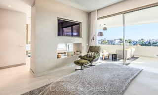 Verfijnde, minimalistische luxewoning te koop in een prestigieus complex in Nueva Andalucia, Marbella 73143 