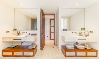 Eersteklas modern luxe appartement met adembenemend golf- en zeezicht te koop in een 5* golfresort in Casares, Costa del Sol 73376 