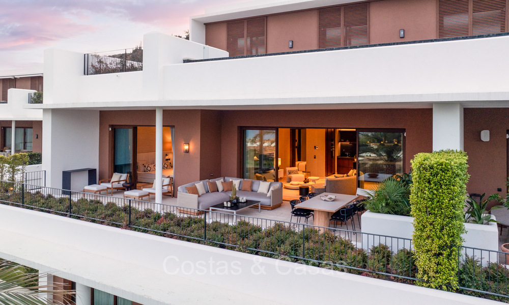 Eersteklas modern luxe appartement met adembenemend golf- en zeezicht te koop in een 5* golfresort in Casares, Costa del Sol 73381