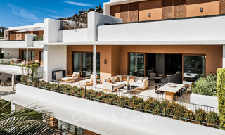 Eersteklas modern luxe appartement met adembenemend golf- en zeezicht te koop in een 5* golfresort in Casares, Costa del Sol 73383 