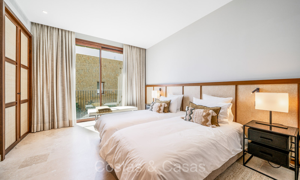 Eersteklas modern luxe appartement met adembenemend golf- en zeezicht te koop in een 5* golfresort in Casares, Costa del Sol 73386